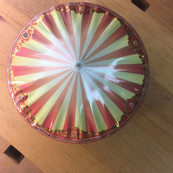 Child’s Tin - Picture 2 of 3